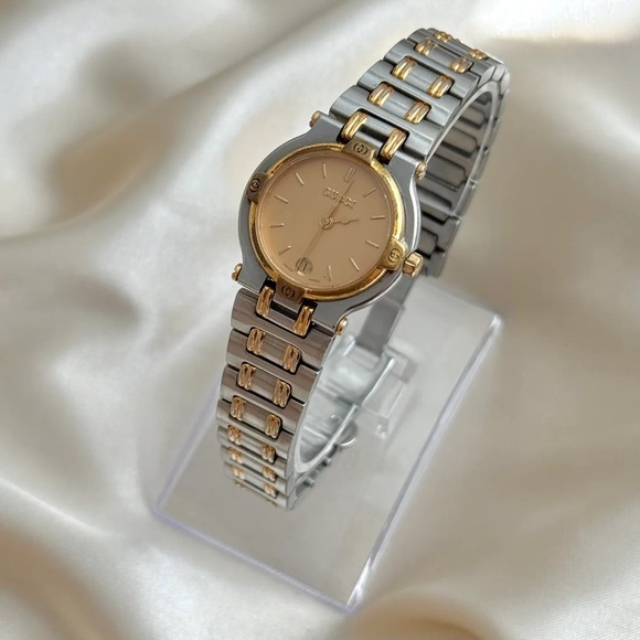 AUTHENTIC VINTAGE GUCCI TWO-TONED WATCH - Picture 5 of 7